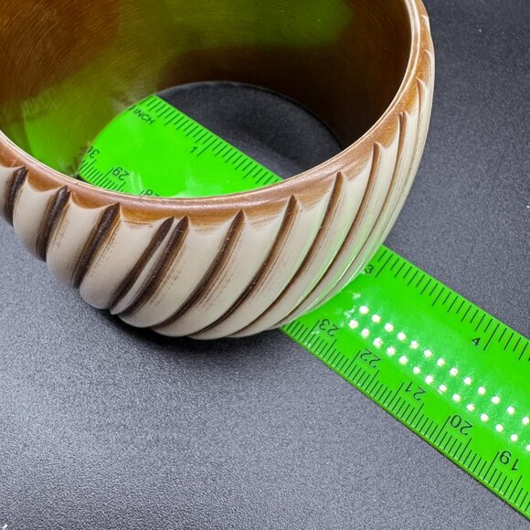 Wide Band Bangle Bracelet Cream and Brown Swirl Stripes Heavy Plastic - Picture 3 of 3